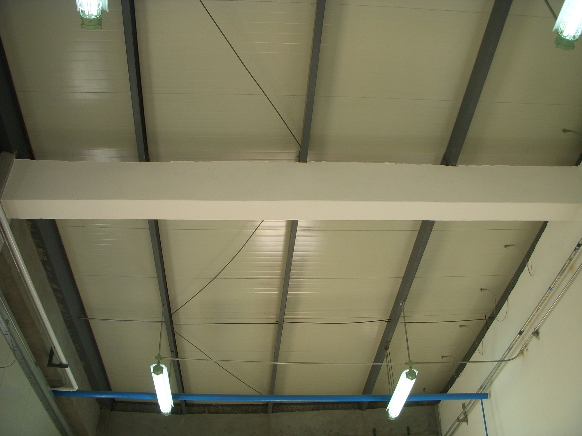 岩棉夹芯彩钢板泄爆屋盖